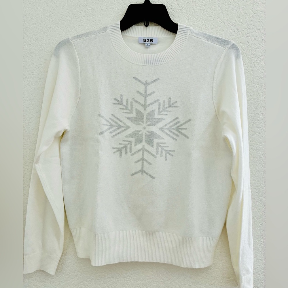 525 America Snowflake Sweater NWT Super Soft Size Large